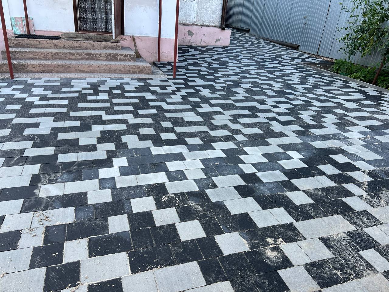 Укладання тротуарної плитки