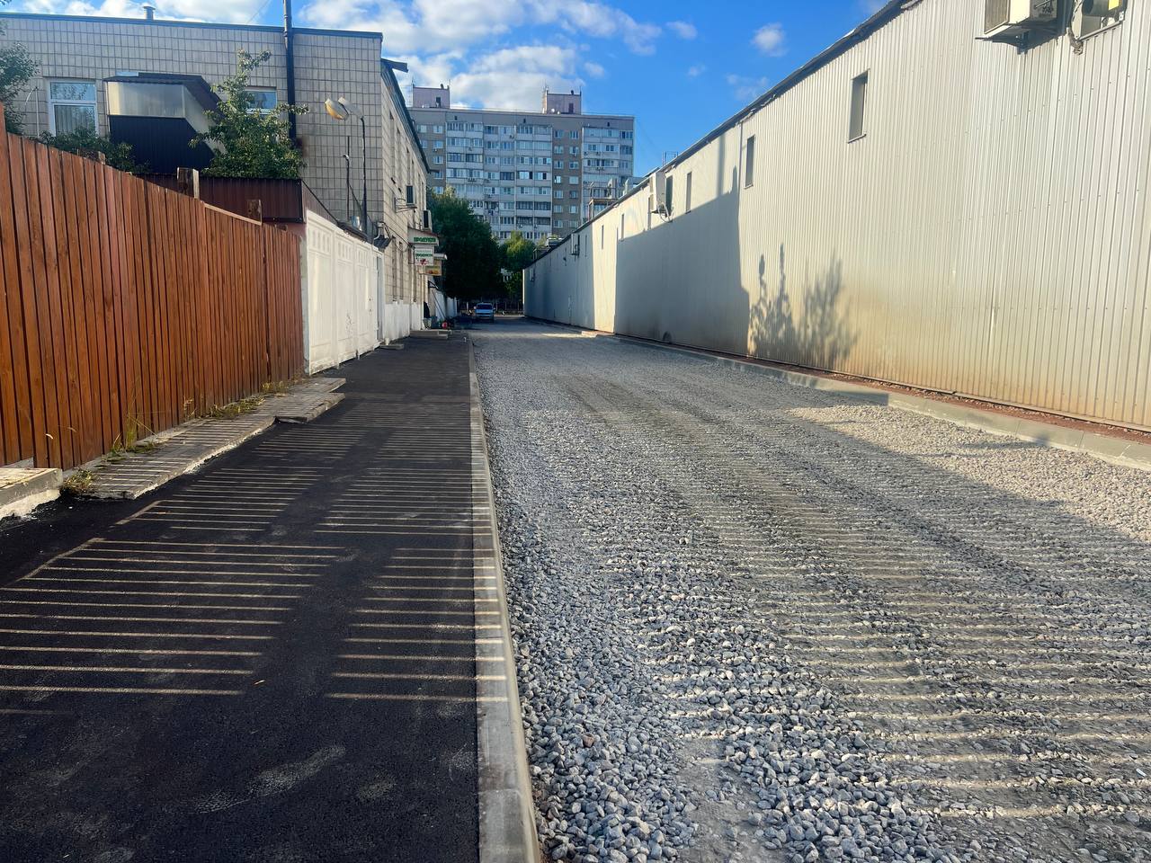 Підсипання дороги із щебеню