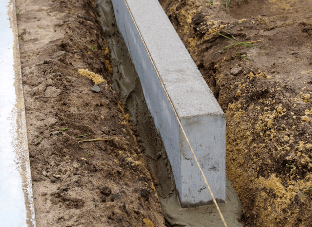 укладання садового бордюра